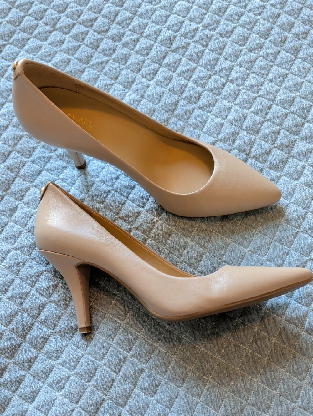 Michael Kors Nude Pointed-Toe Leather Pumps Size 7, 3.5" Heel
